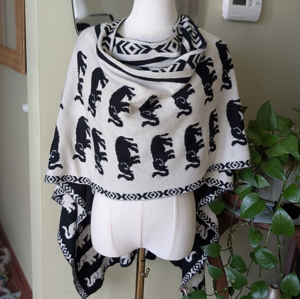Black & Cream Elephant Pattern Boho Aztec Reversible Knit Sweater Wrap - Picture 7 of 15